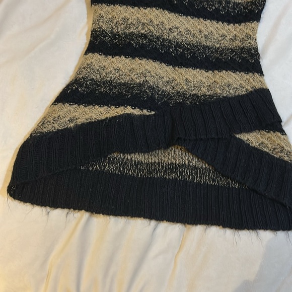 Beautiful fit woven sweater, but not to thick - Picture 3 of 4